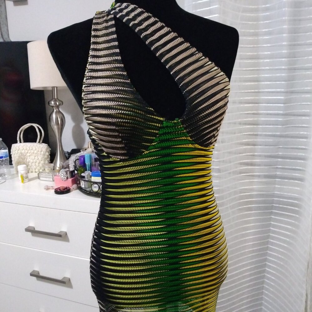 Dress - Picture 7 of 7